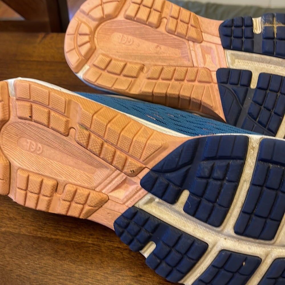 Women’s ASICS - Picture 6 of 6